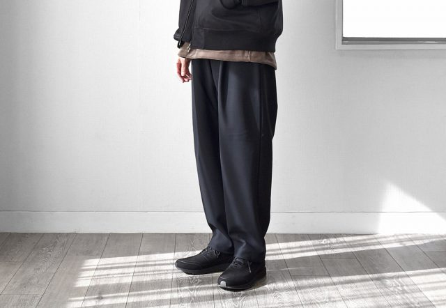 BETTER(ベター)Aerogel Fabric Tucked Pants